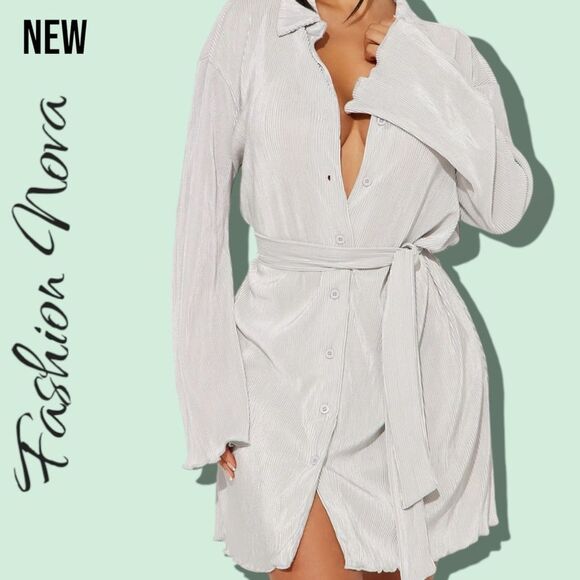 New NWT Fashion Nova On The Clock Plisse Mini Dress - Silver - Small - Picture 1 of 8